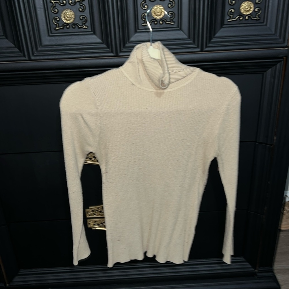 Nude turtle neck
